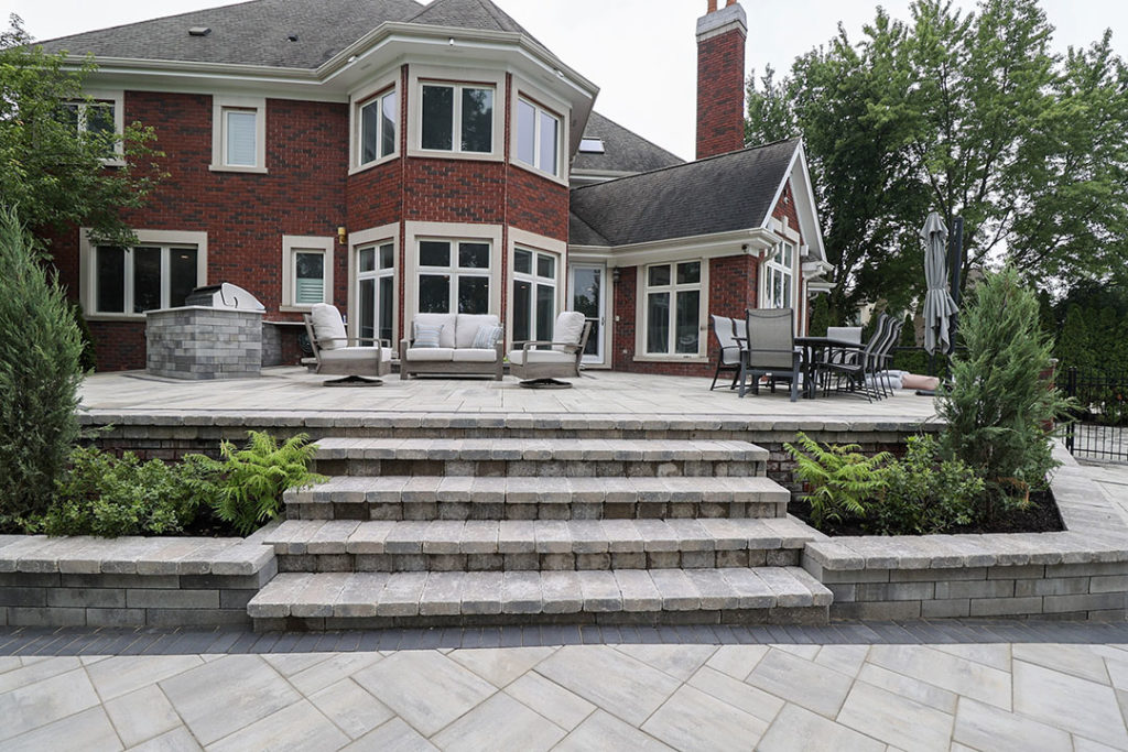 retaining wall staircase in orland park